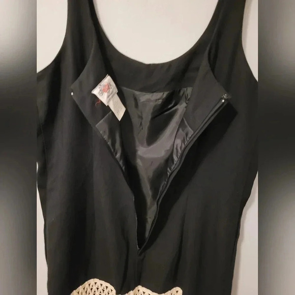 Vintage LANG ORIGINALS black cream crochet fringed sleeveless dress, size 10 - Picture 3 of 6